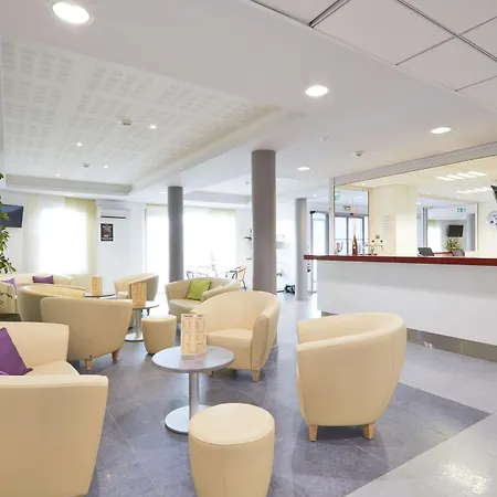 Kyriad Saint Chely D'apcher - Aire De La Lozere Hotel 3*