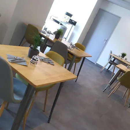 Hotel Kyriad Saint Chely D'apcher - Aire De La Lozere 3*