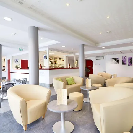 Hotel Kyriad Saint Chely D'apcher - Aire De La Lozere