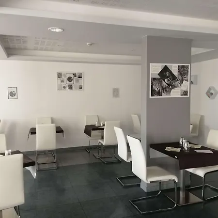 Kyriad Saint Chely D'apcher - Aire De La Lozere Hotell