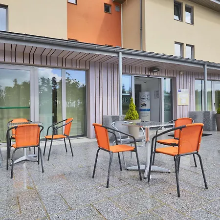 Hotel Kyriad Saint Chely D'apcher - Aire De La Lozere