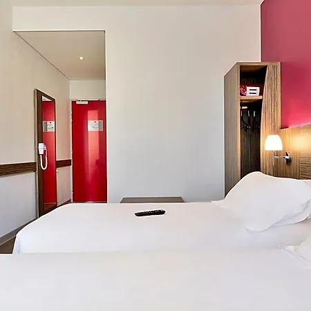 Hotel Kyriad Saint Chely D'apcher - Aire De La Lozere Albaret-Sainte-Marie