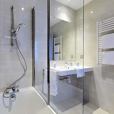 Hotel Kyriad Saint Chely D'apcher - Aire De La Lozere
