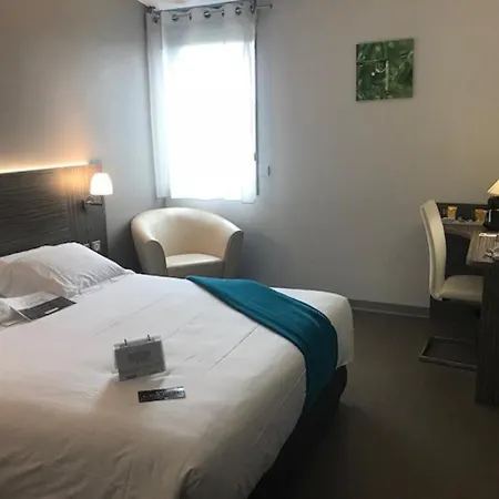 Hotel Kyriad Saint Chely D'apcher - Aire De La Lozere