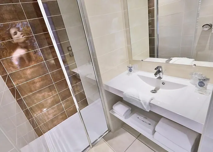 Kyriad Saint Chely D'apcher - Aire De La Lozere 3* Albaret-Sainte-Marie