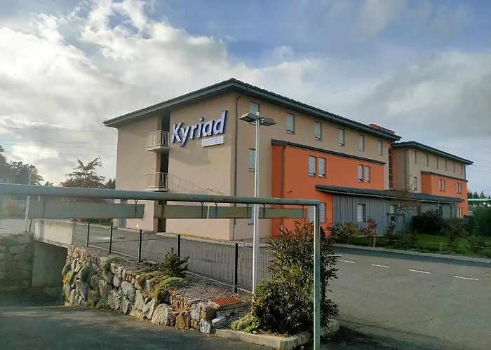 Hotel Kyriad Saint Chely D'apcher - Aire De La Lozere