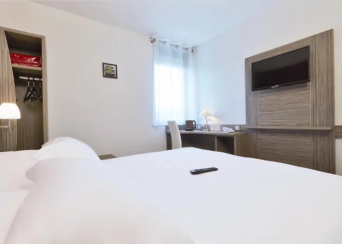 Hotel Kyriad Saint Chely D'apcher - Aire De La Lozere Albaret-Sainte-Marie