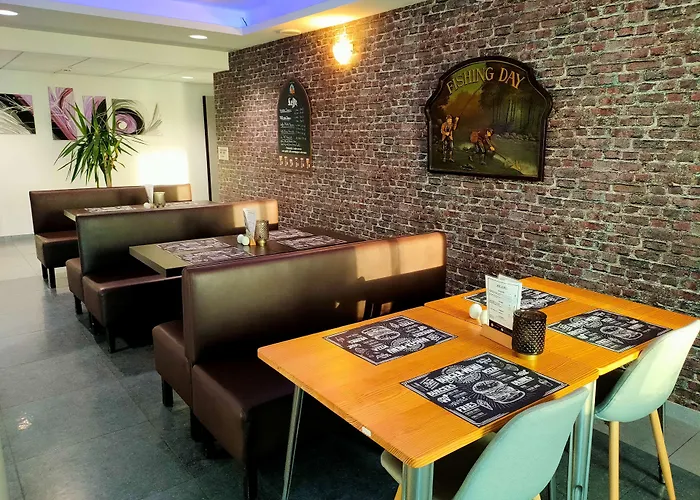 Hotel Kyriad Saint Chely D'apcher - Aire De La Lozere