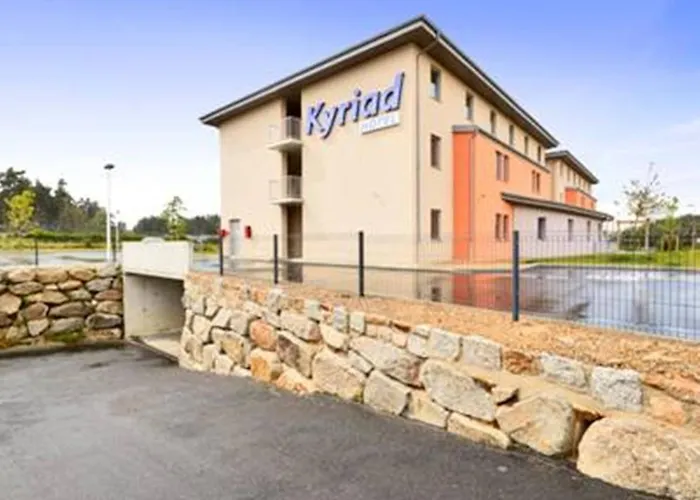 Hotel Kyriad Saint Chely D'apcher - Aire De La Lozere 3*